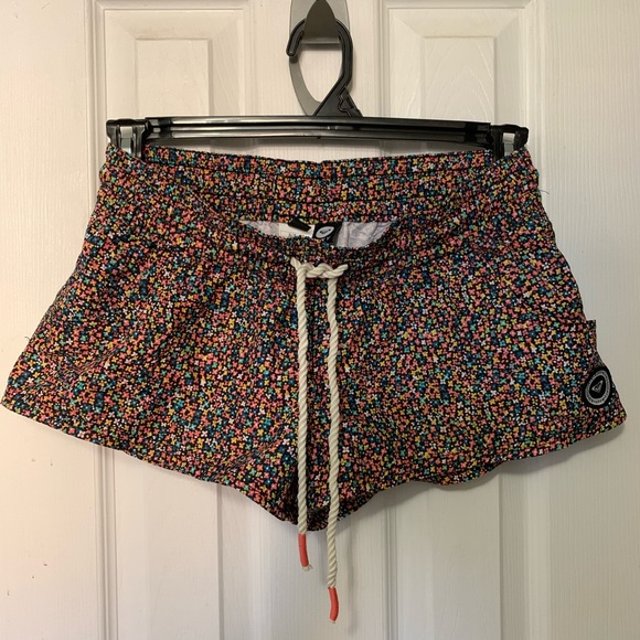 Roxy Shorts - Picture 1 of 4